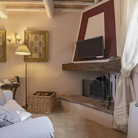 Castello Di Sleeps 27 Pool Air Con *