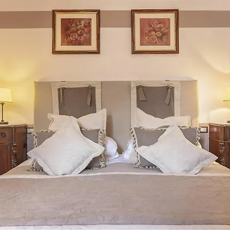 Villa Castello Di Sleeps 27 Pool Air Con