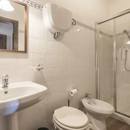 Castello Di Sleeps 27 Pool Air Con *