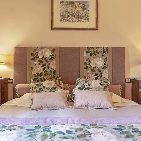 Villa Castello Di Sleeps 27 Pool Air Con *